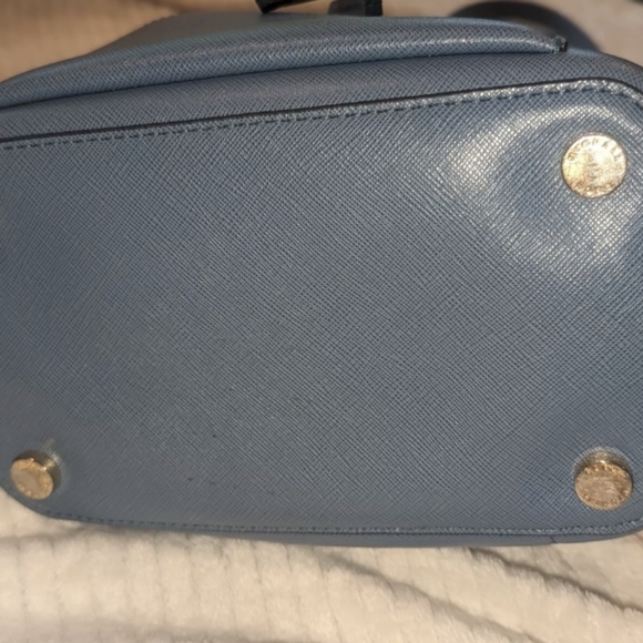 AUTH Michael Kors Greenwich Saffiano Leather Bucket Bag. - Picture 4 of 12